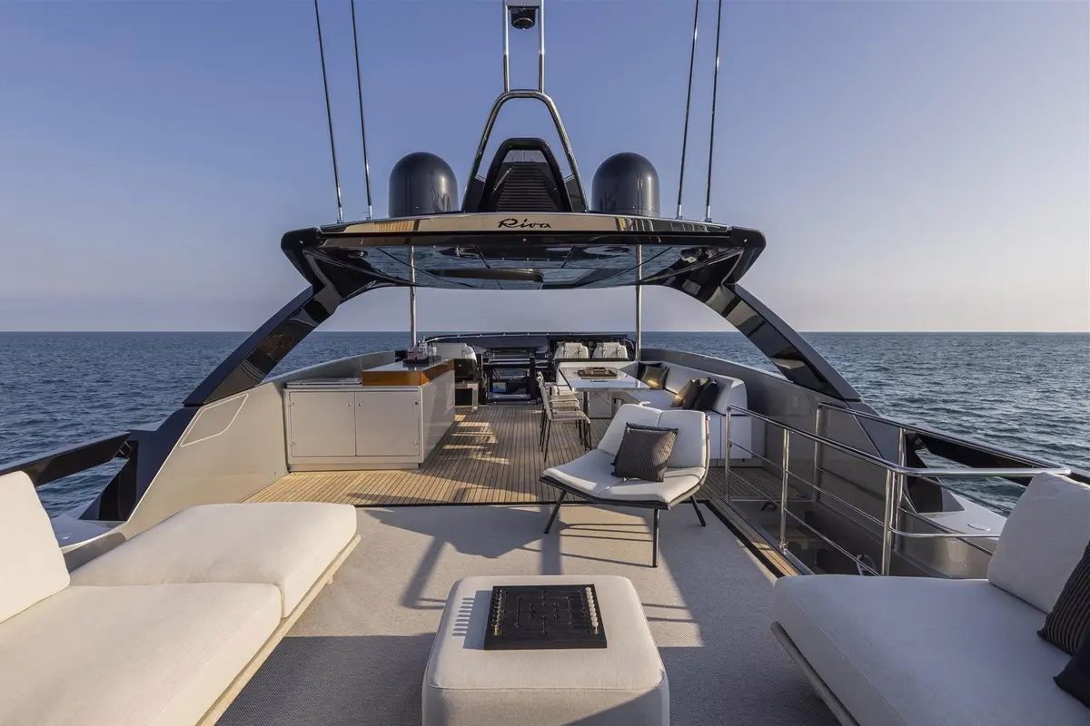 Riva 90, flybridge — Mallorca Yachts Hire, Mallorca
